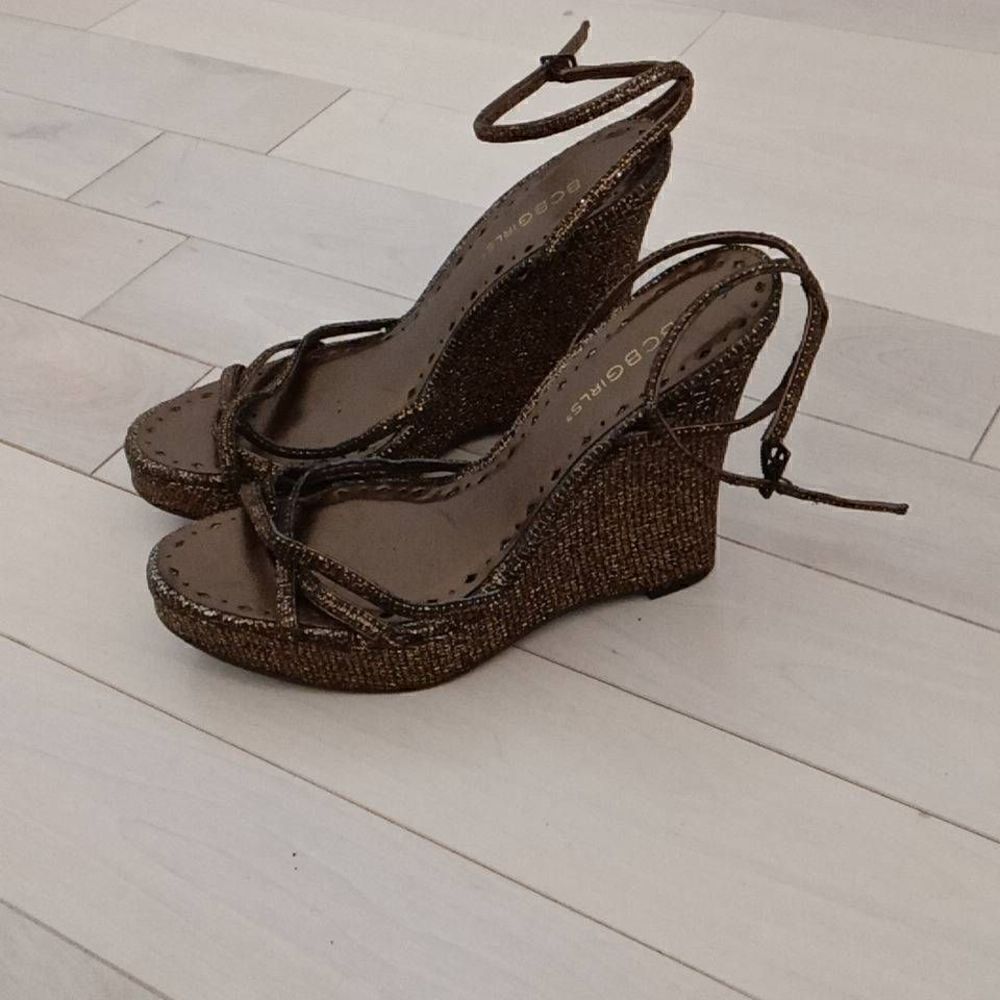 BCBG Girls Women's Brown Bronze Ankle Strap Open Toe Wedge Heels Size 8